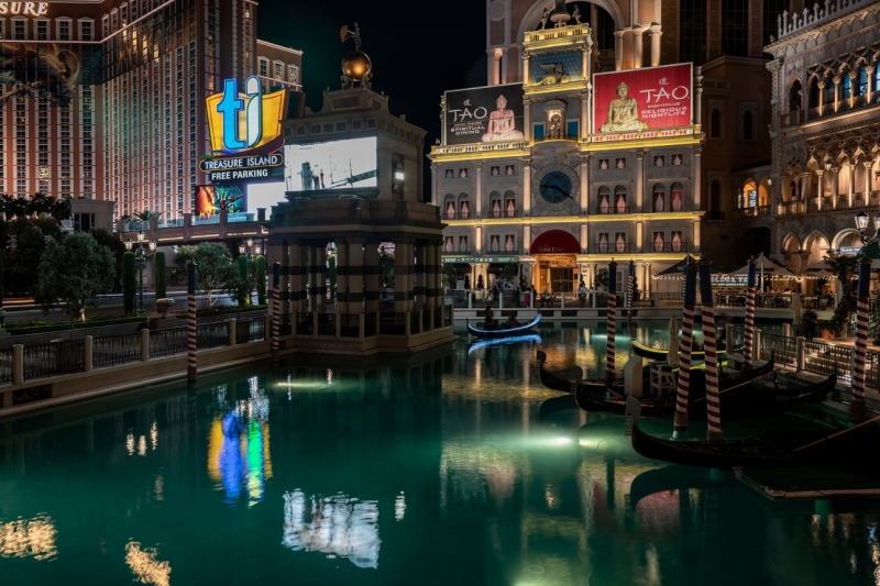 Venetian-8-